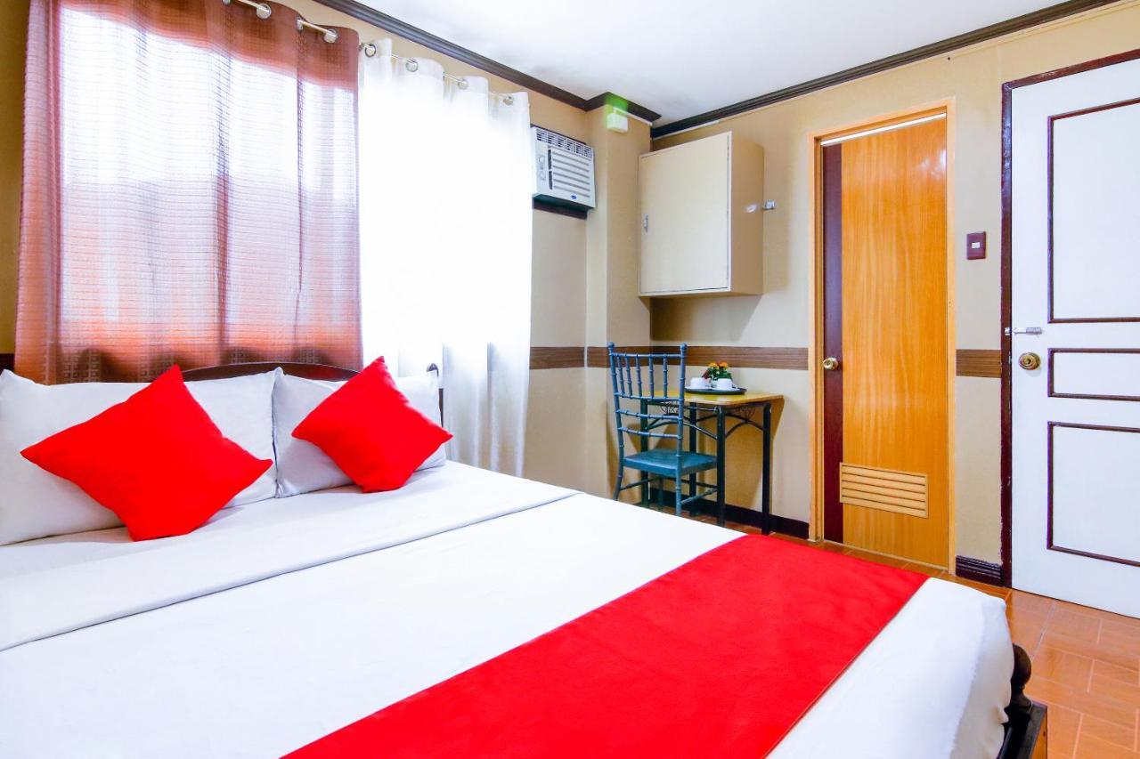 Oyo 117 Rochelle Apartelle Quezon City Extérieur photo