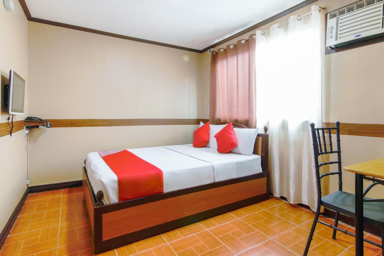 Oyo 117 Rochelle Apartelle Quezon City Extérieur photo