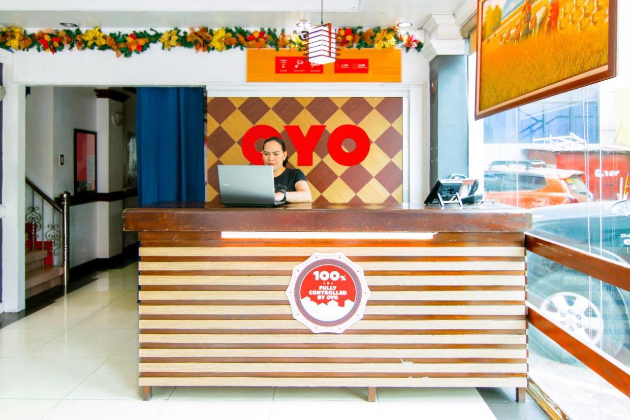 Oyo 117 Rochelle Apartelle Quezon City Extérieur photo