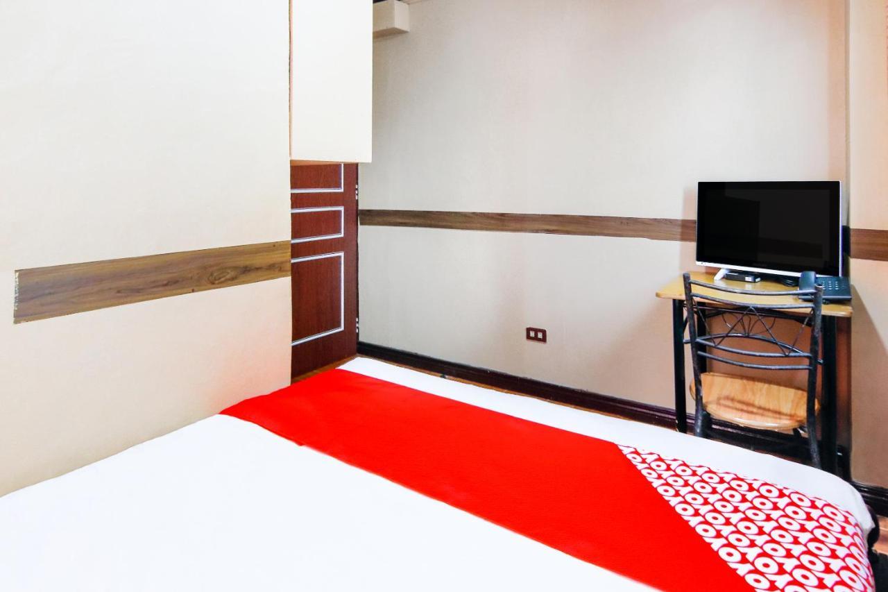 Oyo 117 Rochelle Apartelle Quezon City Extérieur photo